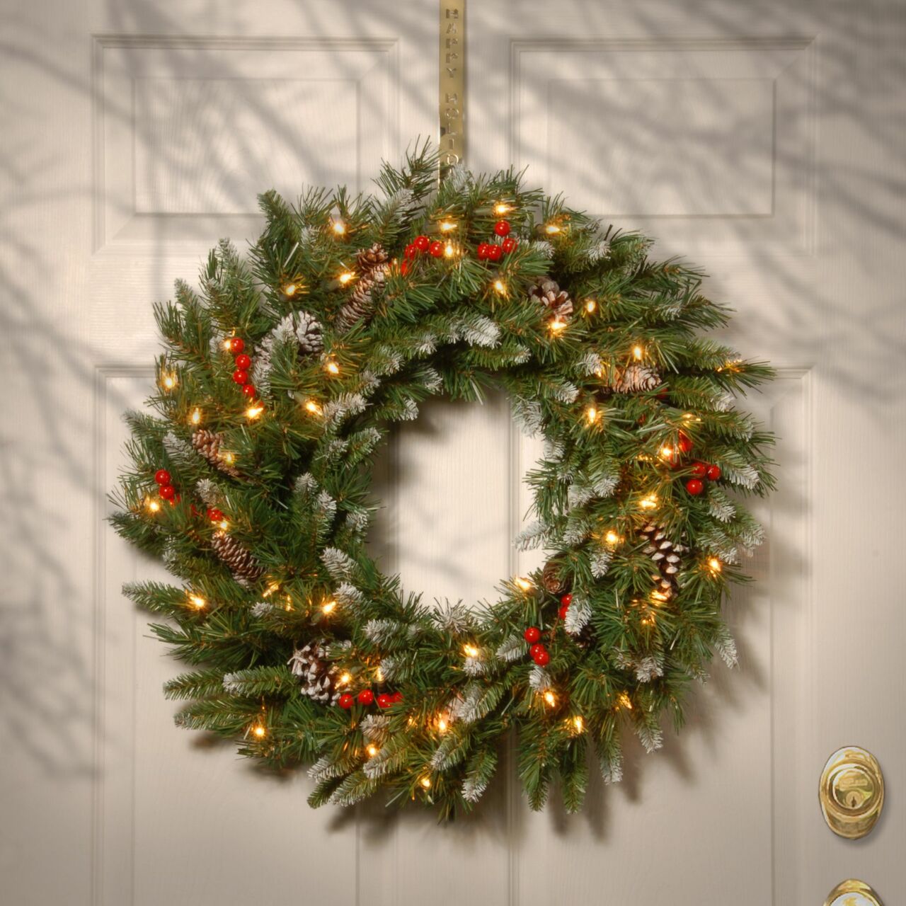 5 Decorations for a Perfect Outdoor Display - Christmas.com